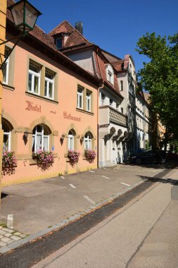 Rothenburg, Bavyera, Orta Frankonya bölgesi, 07.29.2024 - Ortaçağ Rothenburg 'daki Tauber, Bavyera, Almanya' nın Orta Frankonya bölgesinde tarihi binalar