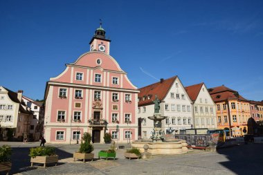 Eichsttt, Almanya 08.11.2024: Almanya 'nın Bavyera bölgesindeki Eichsttt kasabasında tarihi binalar