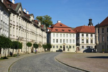 Eichsttt, Almanya 08.11.2024: Almanya 'nın Bavyera bölgesindeki Eichsttt kasabasında tarihi binalar