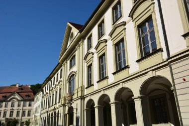 Eichsttt, Almanya 08.11.2024: Almanya 'nın Bavyera bölgesindeki Eichsttt kasabasında tarihi binalar