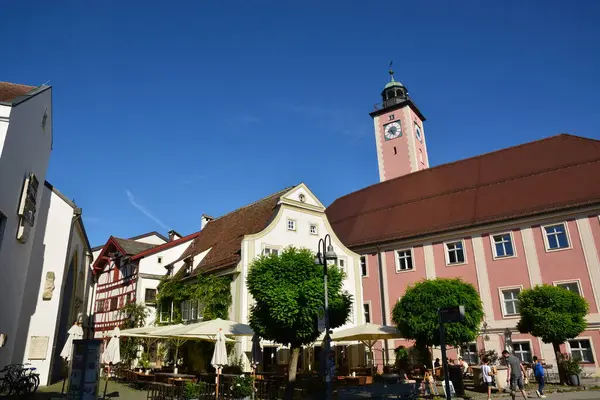 Eichsttt, Almanya 08.11.2024: Almanya 'nın Bavyera bölgesindeki Eichsttt kasabasında tarihi binalar