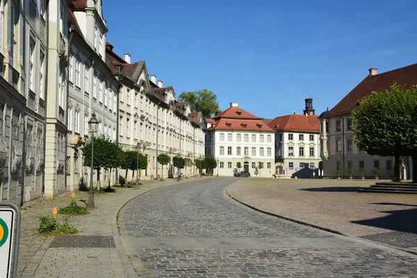 Eichsttt, Almanya 08.11.2024: Almanya 'nın Bavyera bölgesindeki Eichsttt kasabasında tarihi binalar