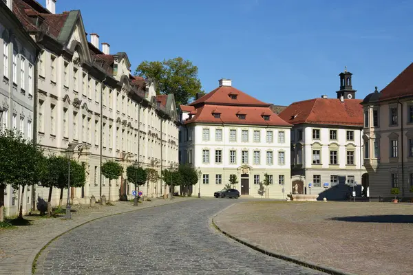 Eichsttt, Almanya 08.11.2024: Almanya 'nın Bavyera bölgesindeki Eichsttt kasabasında tarihi binalar