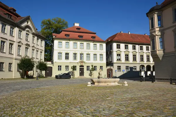 Eichsttt, Almanya 08.11.2024: Almanya 'nın Bavyera bölgesindeki Eichsttt kasabasında tarihi binalar