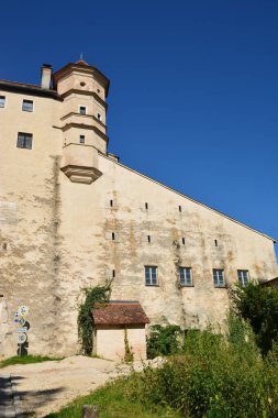 Eichsttt, Almanya 08.11.2024: Almanya 'nın Bavyera bölgesi yakınlarındaki WILLIBALDSBURG kalesinin (WILLIBALDSBURG) bir kısmı