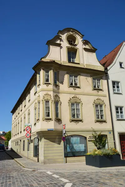 Eichsttt, Almanya 08.11.2024: Almanya 'nın Bavyera bölgesindeki Eichsttt kasabasında tarihi binalar