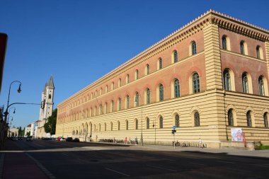 Münih, Bavyera, Almanya - 08.11.2024: Münih 'teki tarihi yapılar