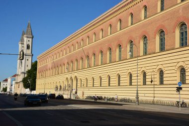 Münih, Bavyera, Almanya - 08.11.2024: Münih 'teki tarihi yapılar