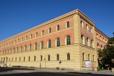 Münih, Bavyera, Almanya - 08.11.2024: Münih 'teki tarihi yapılar