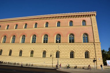 Münih, Bavyera, Almanya - 08.11.2024: Münih 'teki tarihi yapılar