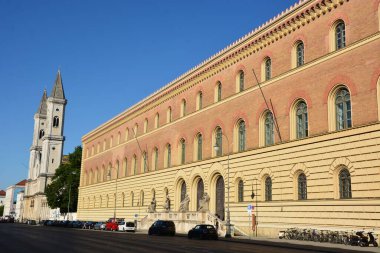 Münih, Bavyera, Almanya - 08.11.2024: Münih 'teki tarihi yapılar