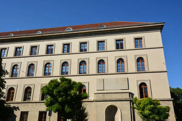 Münih, Bavyera, Almanya - 08.11.2024: Münih 'teki tarihi yapılar