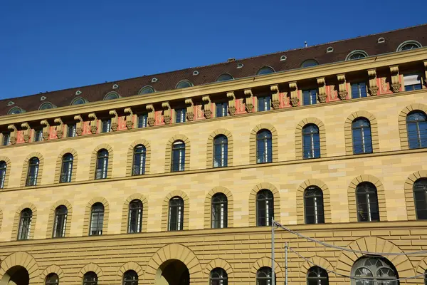 Münih, Bavyera, Almanya - 08.11.2024: Münih 'teki tarihi yapılar