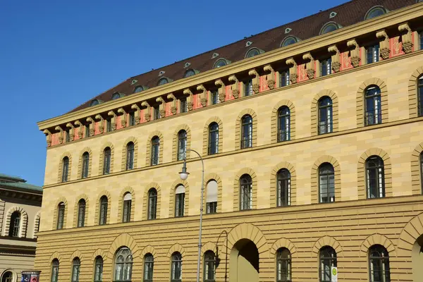 Münih, Bavyera, Almanya - 08.11.2024: Münih 'teki tarihi yapılar