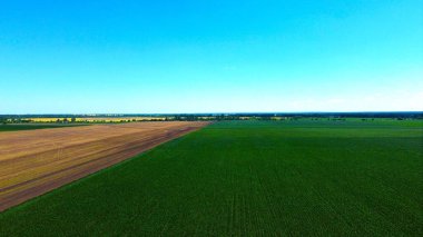 Yukarıdan tarlalar ve manzaralar.
