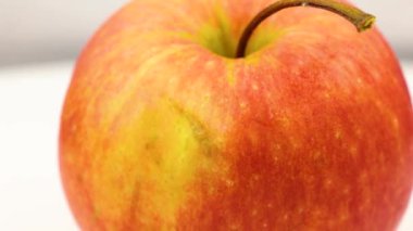 Sarı elma sırayla yakın plan..