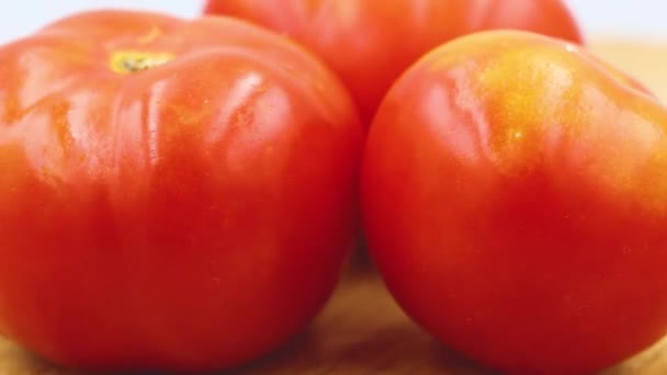ガーデントマトは回転して閉じます 健康的な野菜 動画クリップ
