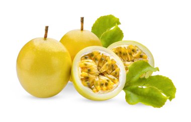 Tutku meyvesi beyaz arkaplanda izole