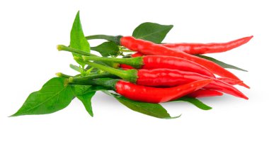 Beyaz arkaplanda yaprak olan kırmızı biber