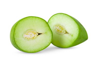 Beyaz arkaplanda yeşil mango