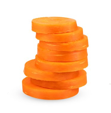 Havuçlar beyaz arka planda izole edilmiş.