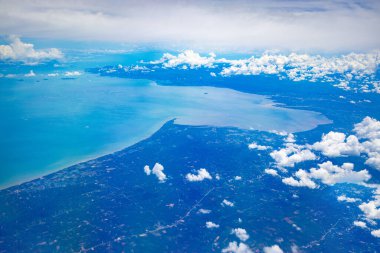 Andaman Denizi 'nin kuş bakışı manzarası.