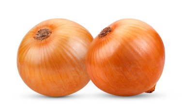 Beyaz arkaplanda soğan soğanları izole edildi