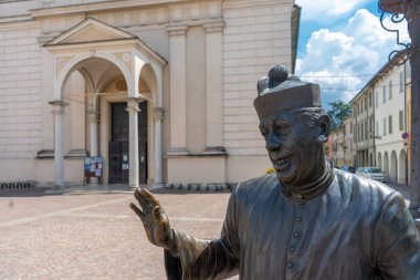 Po nehrinin sağ kıyısında bisiklet gezisi: En İyi Film Don Camillo ve Peppone