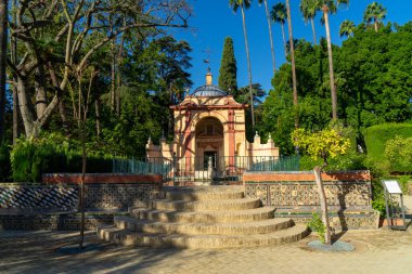 Sevilla 'nın Alcazar' ında yürüyorum