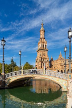 Sevilla 'daki İspanyol Merdivenlerinde bir yürüyüş