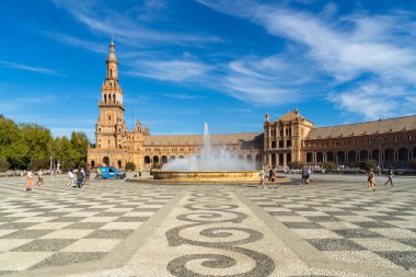Sevilla 'daki İspanyol Merdivenlerinde bir yürüyüş