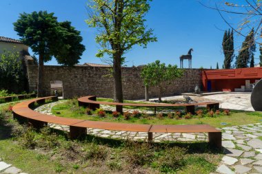 Benevento 'nun tarihi merkezinde, Garden Hortus Conclusus in corte San Domenico, Mimmo Paladino 1992