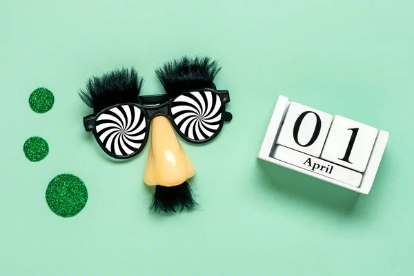 Funny Face Fake Eyeglasses Nose Mustache Calendar Date April Green — Stock Photo, Image