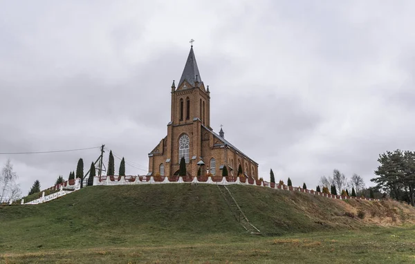 Krasne Köyündeki Kutsal Bakire Meryem Kilisesi — Stok fotoğraf