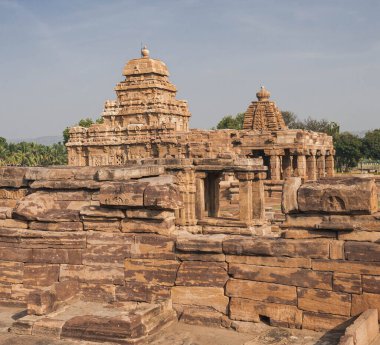 Pattadakala Tapınakları, Hindistan 'ın Karnataka eyaletinde bulunan bir tapınak kompleksi..
