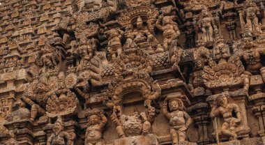 Brahadiswara, Hindistan 'ın Tamil Nadu eyaletinin Thanjavur şehrinde Shiva' ya adanmış bir Hindu tapınağıdır. Hindistan.