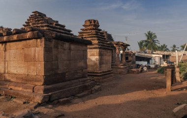 Aihole, Karnataka 'nın kuzeyinde antik ve ortaçağ Budist, Hindu ve Jain anıtlarının tarihi bir mekanıdır. Hindistan.