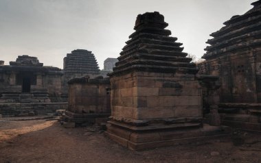 Aihole, Karnataka 'nın kuzeyinde antik ve ortaçağ Budist, Hindu ve Jain anıtlarının tarihi bir mekanıdır. Hindistan.