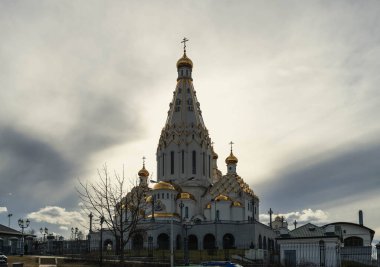 All Saints adına Minsk Anıt Kilisesi ve vatanımızı kurtarmak için hizmet eden kurbanların anısına.