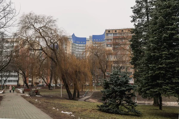 ミンスクのチュチンスキー広場 ソ連のコンクリートモンスターの動物園 — ストック写真