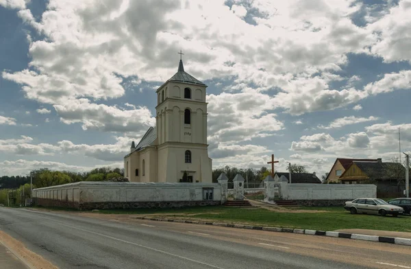 新斯维珍村的彼得和保罗教堂 白俄罗斯 — 图库照片