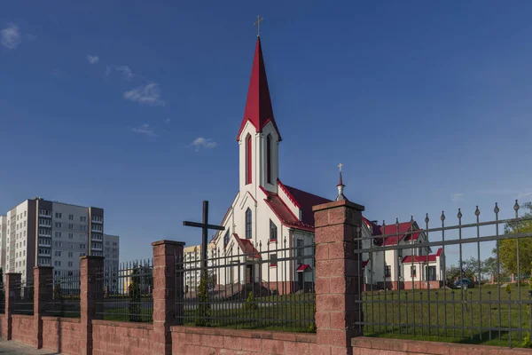 Εκκλησία Του Αγίου Πνεύματος Στη Μικροσυνοικία Chizhovka Στο Μινσκ — Φωτογραφία Αρχείου