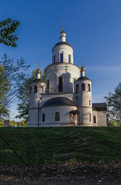 偉大な殉教者の教区の神の母のミンスクアイコンの教会はミンスク市で勝利を収める — ストック写真