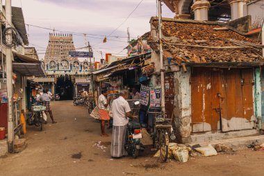 Kumbakonam, Kaveri ve Arasalar nehirleriyle çevrili cennet gibi bir şehirdir. Hindistan