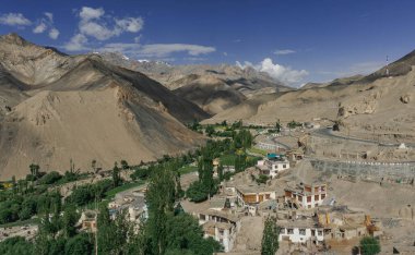 Lamayuru - Yukarı İndus vadisinde bulunan Ladakh 'ın ilk manastırlarından biri.
