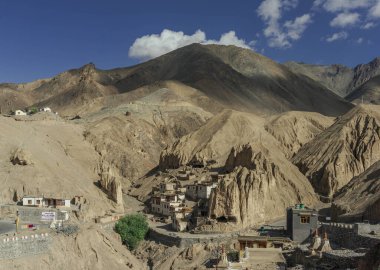 Lamayuru - Yukarı İndus vadisinde bulunan Ladakh 'ın ilk manastırlarından biri.