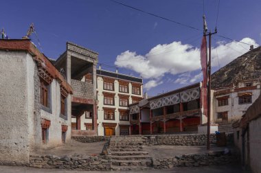 Lamayuru - Yukarı İndus vadisinde bulunan Ladakh 'ın ilk manastırlarından biri.
