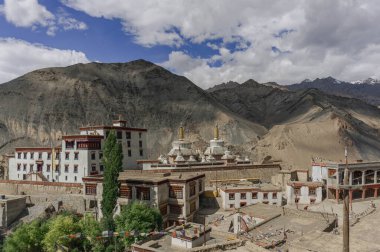 Lamayuru - Yukarı İndus vadisinde bulunan Ladakh 'ın ilk manastırlarından biri.