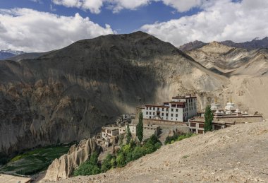 Lamayuru - Yukarı İndus vadisinde bulunan Ladakh 'ın ilk manastırlarından biri.