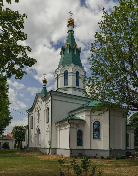 聖なる交差点教会はモデチェノ市内の正教会である ベラルーシ — ストック写真